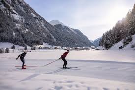 CIRCUIT SKIING